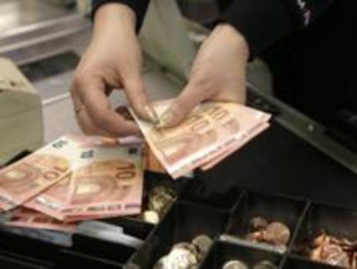 Euro, dolar karşısında 9 yılın en düşüğünü gördü