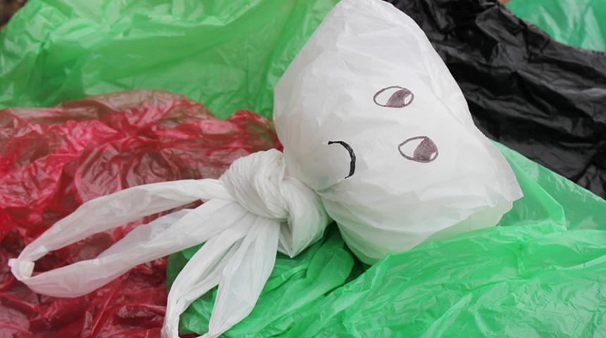 Kimsenin bilmediği plastik poşet hilesi ortaya &ccedil;ıktı: Yırtmadan a&ccedil;ılıyor!