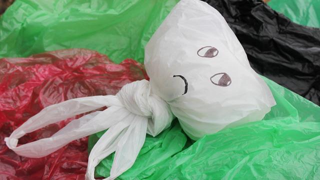 Kimsenin bilmediği plastik poşet hilesi ortaya çıktı: Yırtmadan açılıyor!