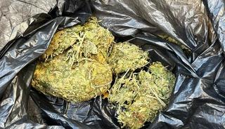 Ş&uuml;pheli ara&ccedil;tan 50 gram esrar &ccedil;ıktı