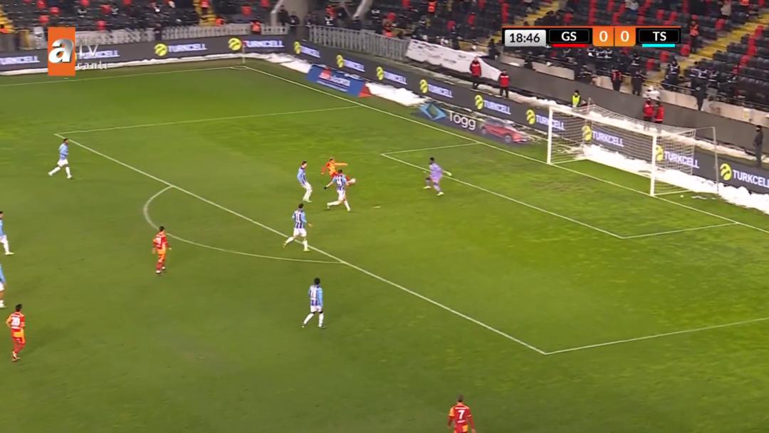 S&uuml;per Kupa da Barış Alper Yılmaz sa&ccedil; baş yoldurttu! &Ouml;yle bir gol ka&ccedil;ırdı ki 1