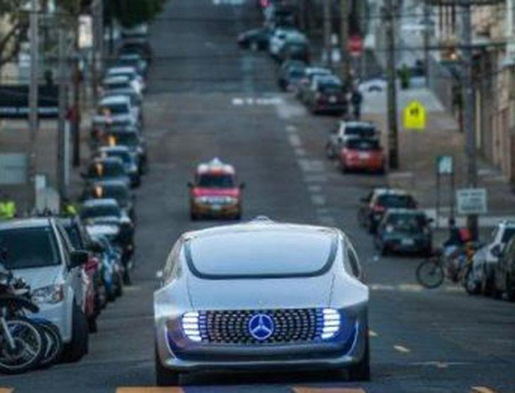 Çılgın araba sürücüsüz gidiyor G3