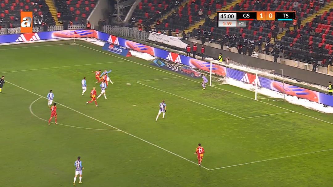 Eren Elmalı 57 g&uuml;n sonra forma giydi! S&uuml;per Kupa da gol attı ve g&ouml;zyaşlarını tutamadı 2