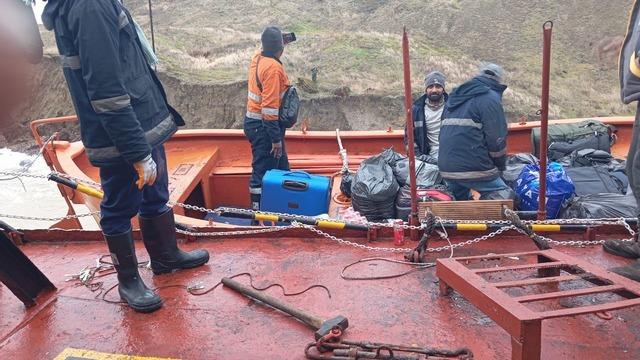 Son dakika | Karadeniz'de sürüklenen Türk gemisi karaya oturdu! Mürettebat hızla ayrıldı