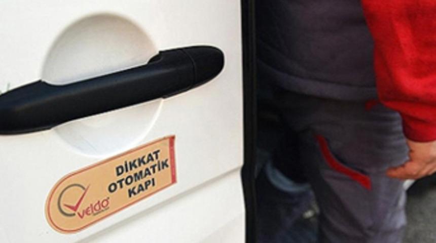 Bir kapı yaptı, dünyaya sattı
