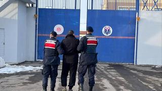 Nevşehir'de 24 yıl 15 ay hapis cezası bulunan hükümlü sahte ehliyetle yakalandı