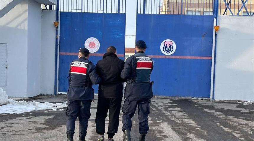 Nevşehir'de 24 yıl 15 ay hapis cezası bulunan h&uuml;k&uuml;ml&uuml; sahte ehliyetle yakalandı