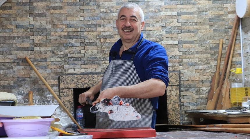 35 yıllık k&ouml;z ateşi: Eski kışların sıcaklığı bu pidecide yaşıyor