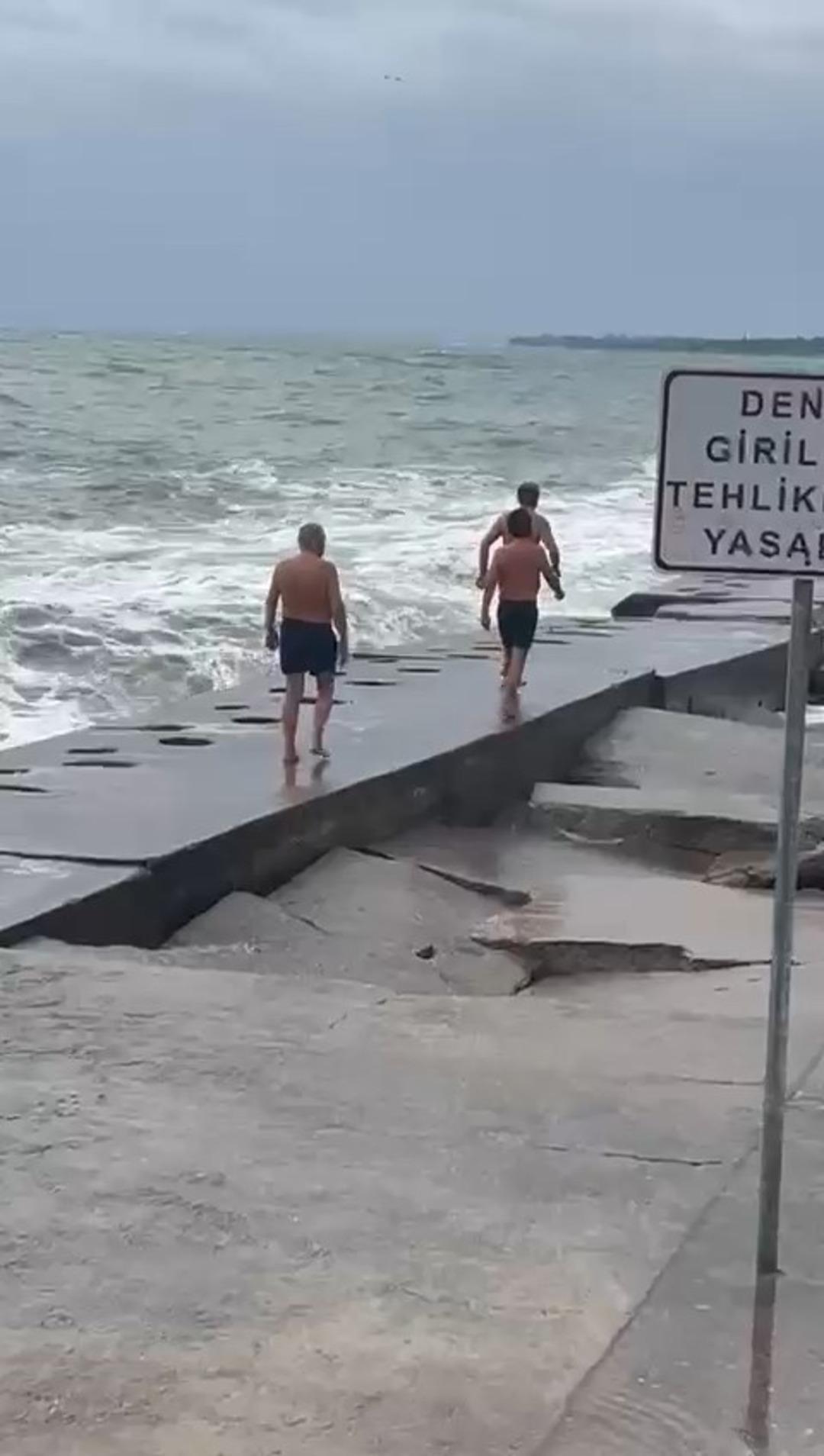 Lodos bacaklarını kırdı! Caddebostan sahilinde korkun&ccedil; dakikalar 3