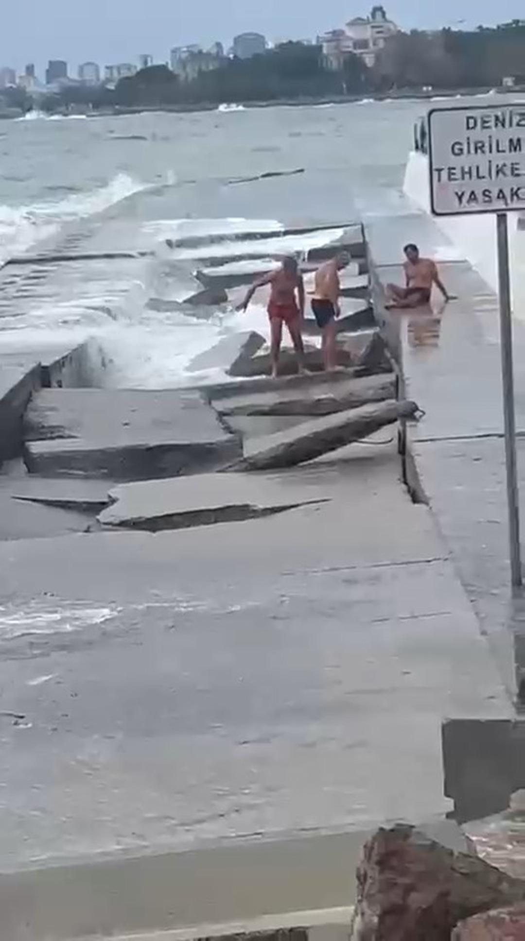 Lodos bacaklarını kırdı! Caddebostan sahilinde korkun&ccedil; dakikalar 2