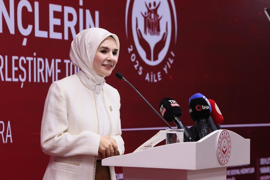 Sosyal medya yasağı i&ccedil;in takvim işliyor: 15 yaş altı i&ccedil;in tarih vererek duyurdu 1