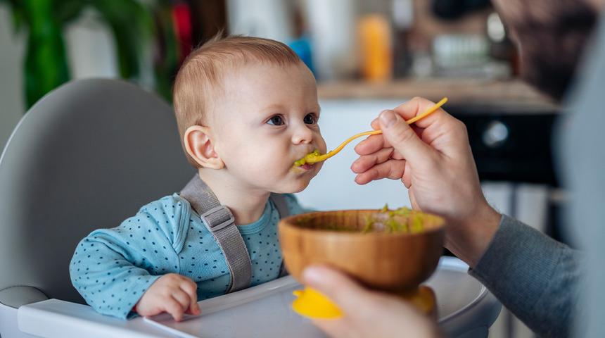 D&uuml;nyaca &uuml;nl&uuml; marka bebek mamalarını geri &ccedil;ağırdı! Toksin riski endişe yarattı