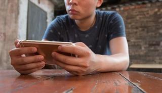 Sosyal medya yasağı i&ccedil;in takvim işliyor: 15 yaş altı i&ccedil;in tarih vererek duyurdu