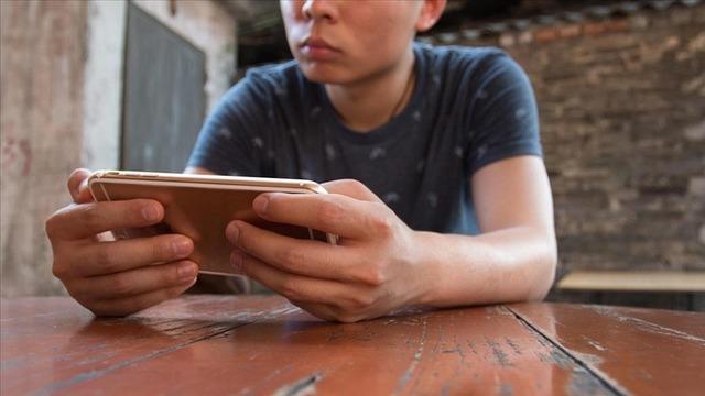 Sosyal medya yasağı için takvim işliyor: 15 yaş altı için tarih vererek duyurdu