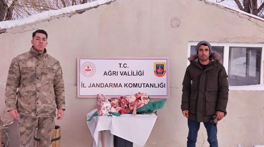 Diyadin&rsquo;de uygunsuz şartlarda taşınan etlere el konuldu