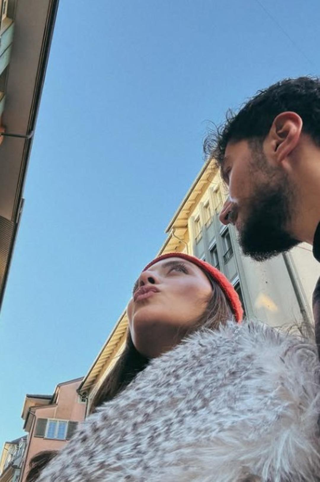 Yeni proje &ouml;ncesi tatile doyamadı! Sıla T&uuml;rkoğlu Ata Ayyıldız ile Z&uuml;rih ka&ccedil;amağını paylaştı 3