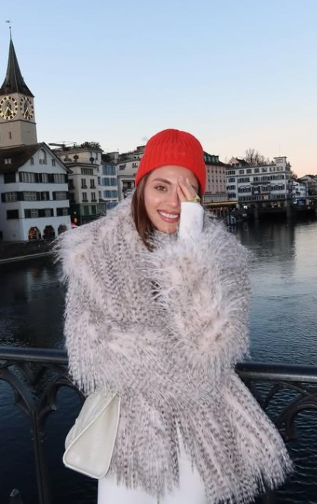 Yeni proje &ouml;ncesi tatile doyamadı! Sıla T&uuml;rkoğlu Ata Ayyıldız ile Z&uuml;rih ka&ccedil;amağını paylaştı 2