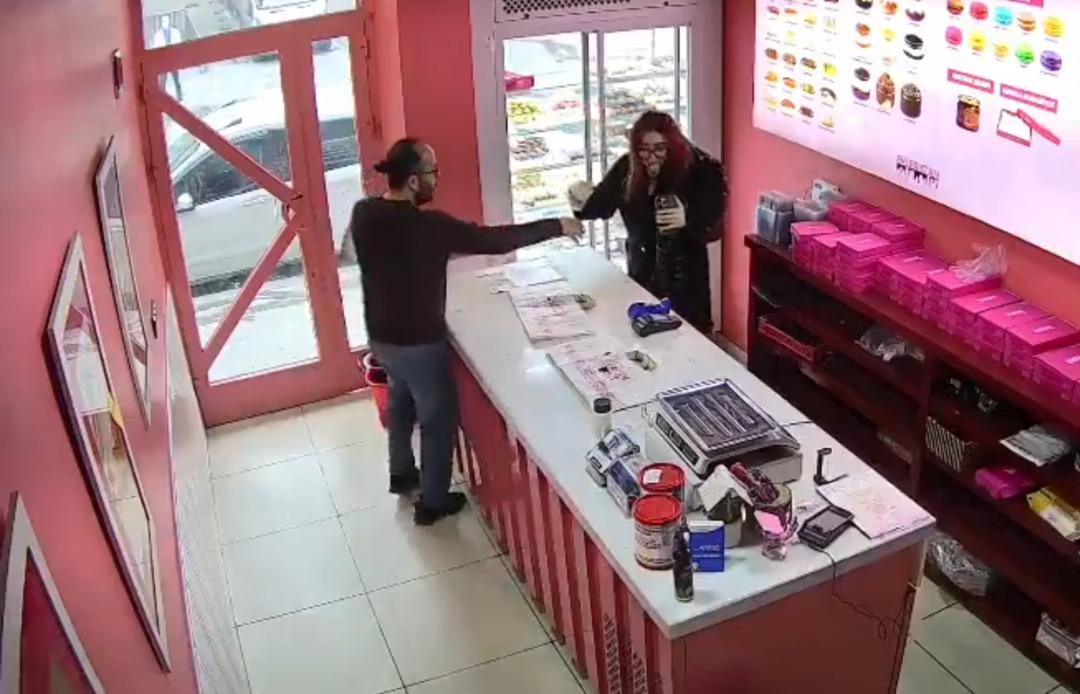 Esenyurt ta tepki çeken olay: Dükkanda yaptıklarına kimse anlam veremedi! 3