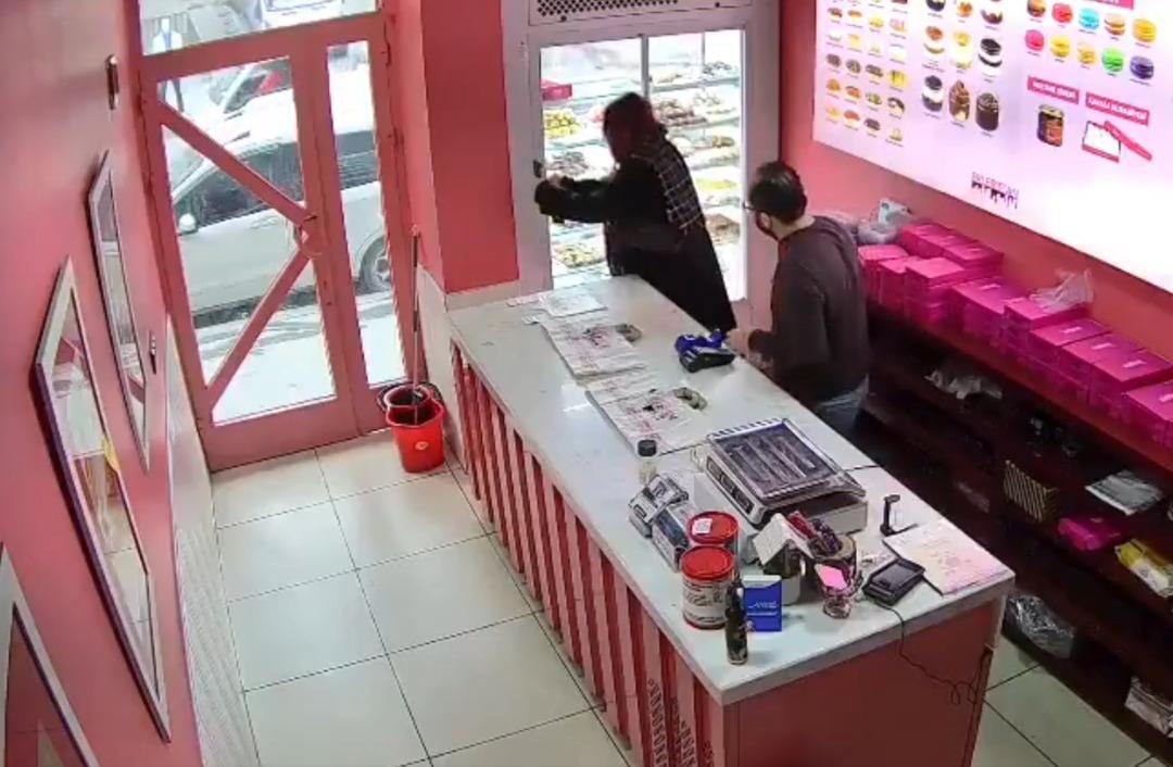 Esenyurt ta tepki çeken olay: Dükkanda yaptıklarına kimse anlam veremedi! 2