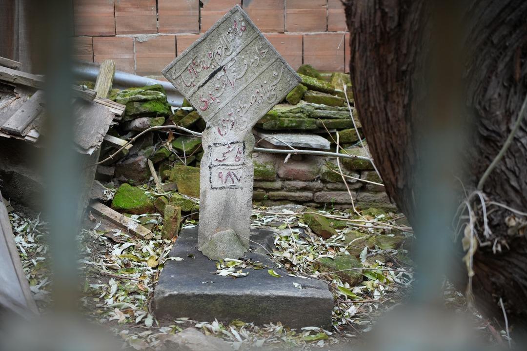 Yer: Edirne! Osmanlı dönemi kabri apartman bahçesinde kaldı 2