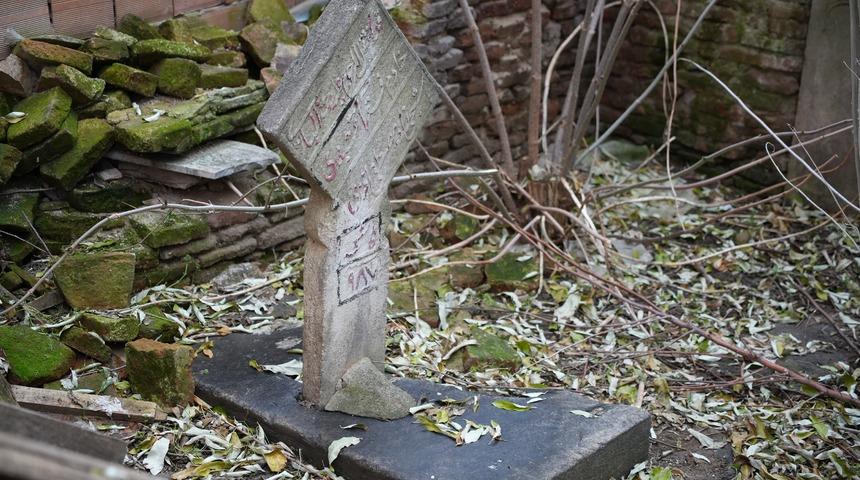 Yer: Edirne! Osmanlı d&ouml;nemi kabri apartman bah&ccedil;esinde kaldı