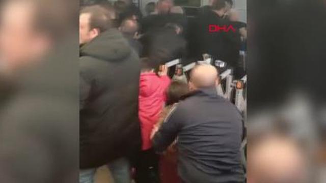 Bursa Büyükşehir Belediye Başkanı Bozbey'e saldırı girişimi! Etkisiz hale getirildi