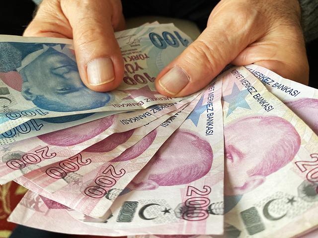 'Teklif gelebilir Meclis'e' En d&uuml;ş&uuml;k emekli maaşı i&ccedil;in beklenen haber