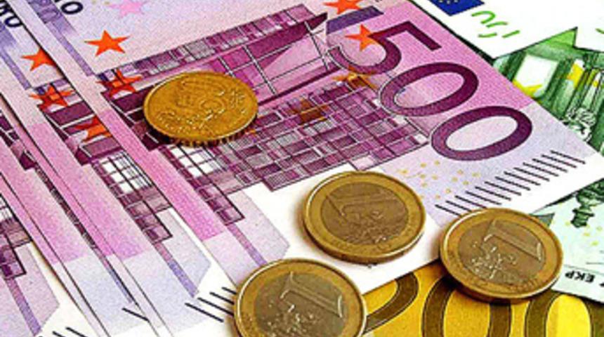 Uçuşa geçen Euro 3 TL'ye dayandı