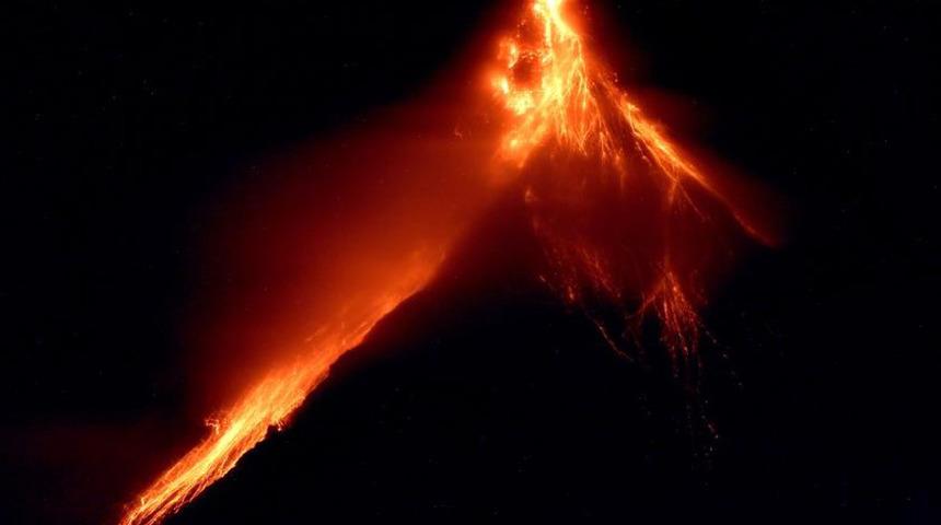 Mayon Yanardağı'nda alarm seviyesi 3'e y&uuml;kseltildi