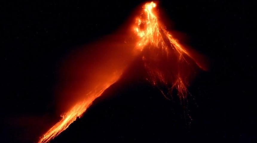 Mayon Yanardağı'nda alarm seviyesi 3'e y&uuml;kseltildi