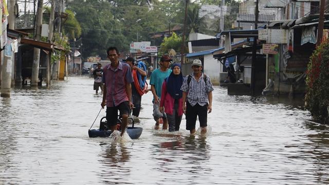 Endonezya'da şiddetli yağışların neden olduğu sellerde 16 kişi öldü