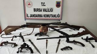 Bursa'da tarihi eser operasyonu: Çok sayıda silah ve obje ele geçirildi