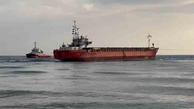 Tekirdağ&rsquo;da karaya oturan gemi kurtarıldı 1