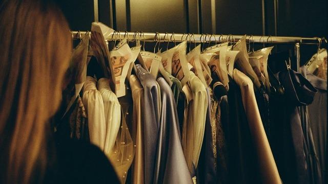 Ne giydiğimizi seçmek gerçekten bir şeyleri değiştiriyor mu?