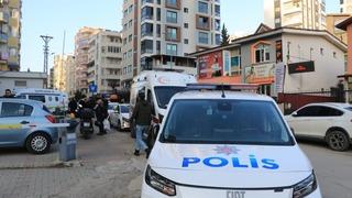 10 yıldır evi teslim etmeyen müteahhidin oğlunu öldürüp yaşamına son verdi