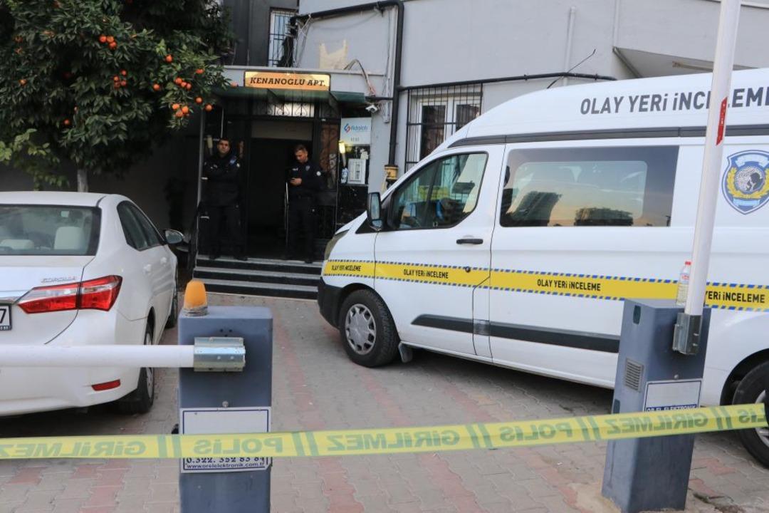 10 yıldır evi teslim etmeyen m&uuml;teahhidin oğlunu &ouml;ld&uuml;r&uuml;p yaşamına son verdi 2