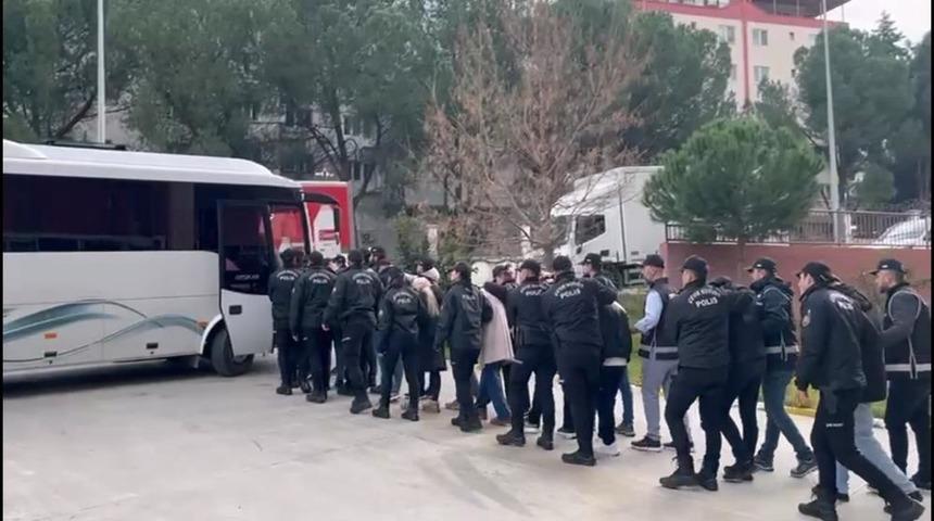 Manisa&rsquo;da su&ccedil; &ouml;rg&uuml;t&uuml;ne darbe: 15 ş&uuml;pheli g&ouml;zaltında