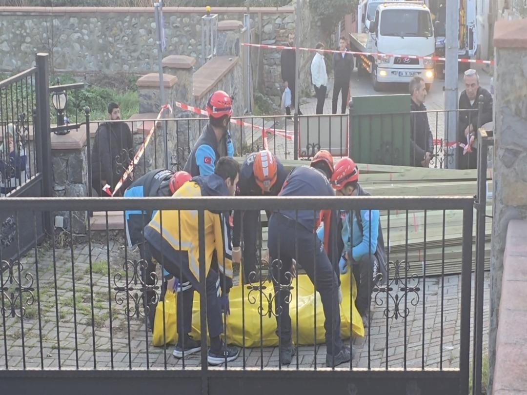 Beykoz da dehşet anları! Kamyon d&uuml;kkana girdi: 1 i turist 2 &ouml;l&uuml; 2