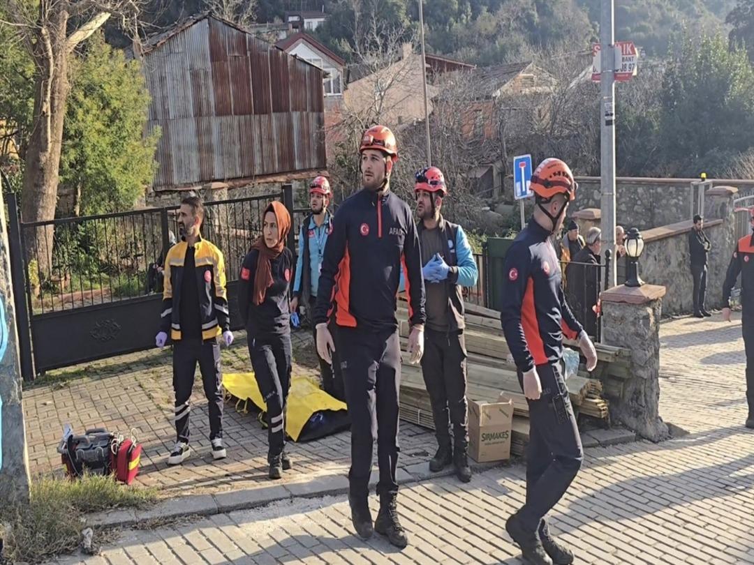 Beykoz da dehşet anları! Kamyon d&uuml;kkana girdi: 1 i turist 2 &ouml;l&uuml; 5