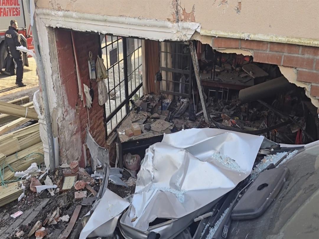 Beykoz da dehşet anları! Kamyon d&uuml;kkana girdi: 1 i turist 2 &ouml;l&uuml; 6