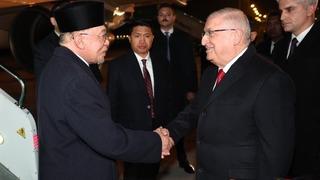 Bakan Güler, Türkiye’ye gelen Malezya Başbakanı İbrahim’i havaalanında karşıladı