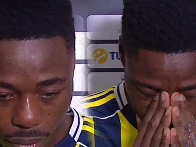 Fenerbah&ccedil;e'nin yeni transferi Musaba canlı yayında h&uuml;ng&uuml;r h&uuml;ng&uuml;r ağladı!