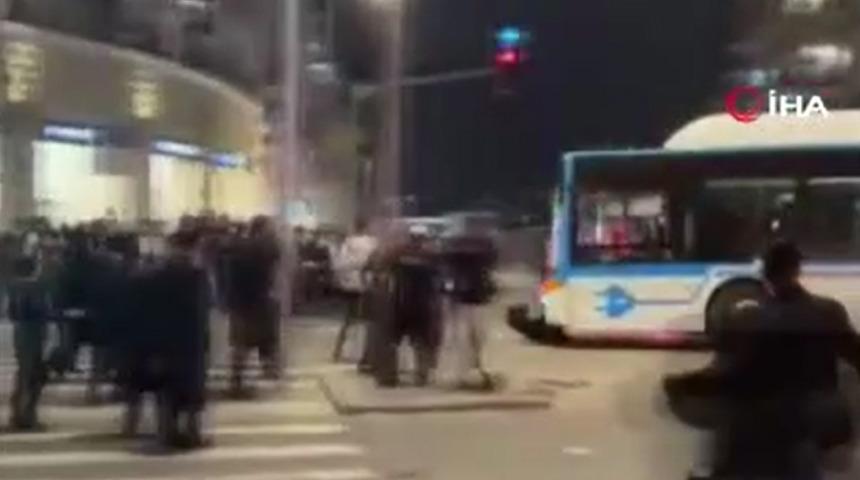 Kud&uuml;s&rsquo;te Ultra-Ortodoks protestocuların arasına otob&uuml;s daldı: 1 &ouml;l&uuml;, 3 yaralı