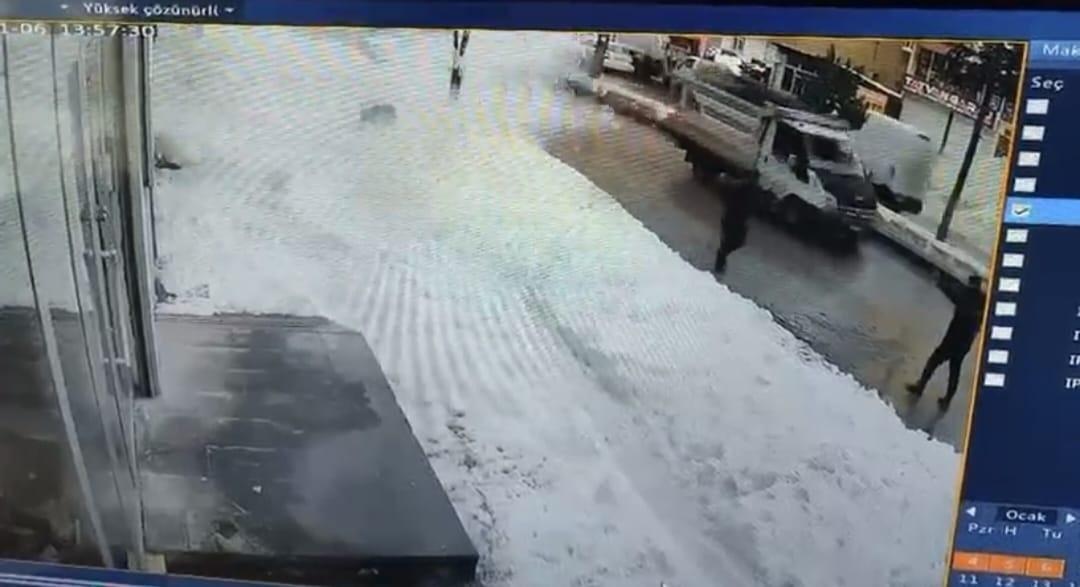 Kar kütlesi canını aldı! 8 katlı binanın tepesinden üstüne düştü 2