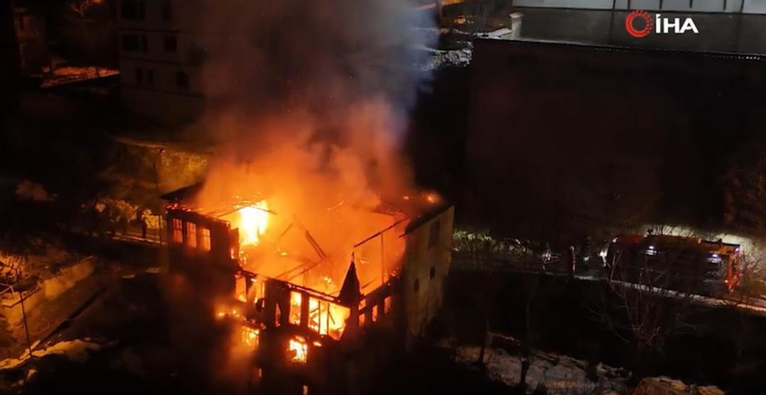 200 yılık tarihi konak k&uuml;le d&ouml;nd&uuml;! Kullanılamaz hale geldi 2