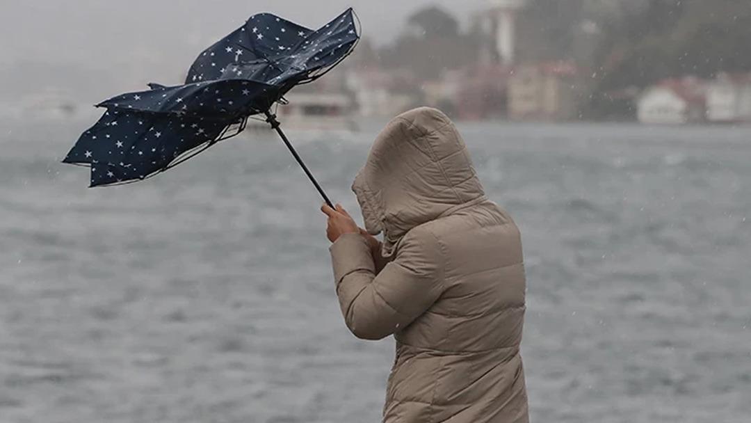 Meteoroloji uyardı: Fırtına, &ccedil;ığ, sağanak! AKOM, İstanbul i&ccedil;in saat verdi 1