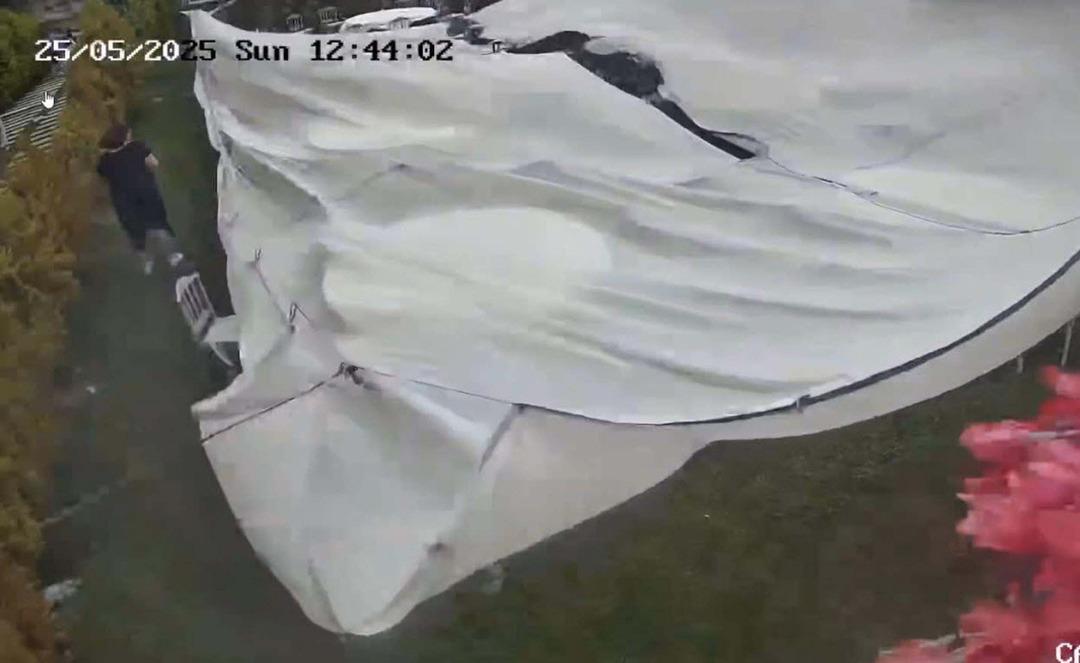 Dekoratif kemer &uuml;stlerine devrilmişti: İzmir deki korkun&ccedil; kazadan yeni g&ouml;r&uuml;nt&uuml;ler! 4