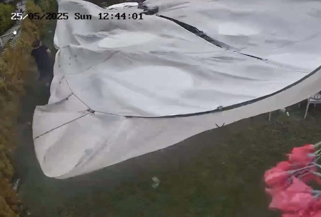 Dekoratif kemer &uuml;stlerine devrilmişti: İzmir deki korkun&ccedil; kazadan yeni g&ouml;r&uuml;nt&uuml;ler! 3