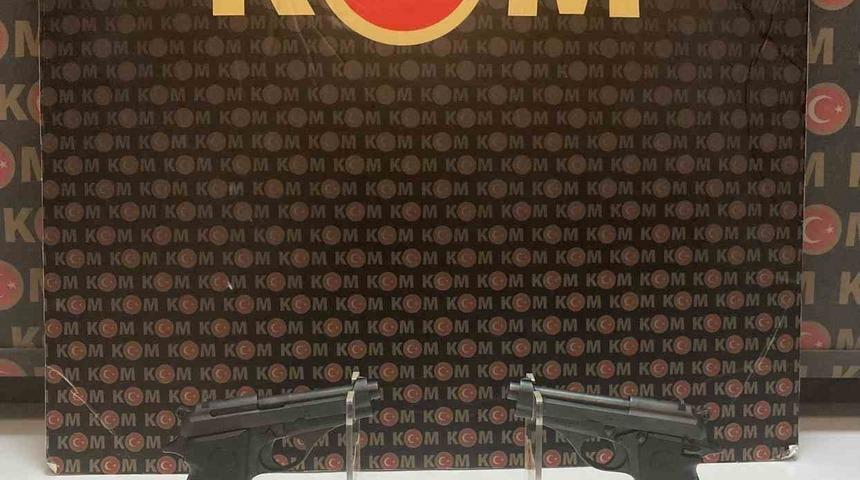 Polis 2 ruhsatsız tabanca ele ge&ccedil;irdi