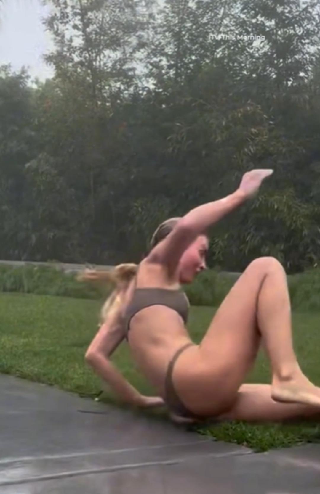 Julianne Hougg &ccedil;ok fena d&uuml;şt&uuml;! &Ccedil;ekinmeden paylaştı 1